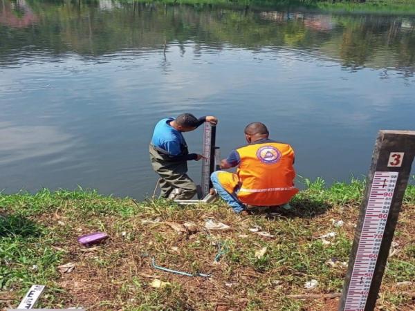 Defesa Civil instala réguas linimétricas em trecho do rio Tietê, em Pirapora do Bom Jesus