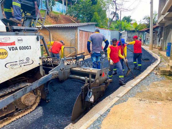 Prefeitura finaliza obra de drenagem e pavimentação na Rua Vinte e Sete de Julho