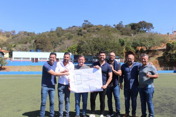 Prefeito de Cajamar Danilo Joan anuncia reforma do campo do Parque Maria Aparecida