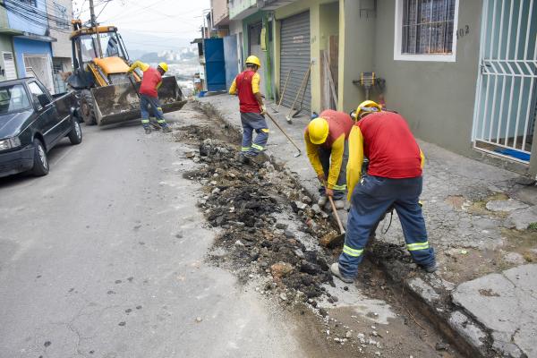 Rua Ourinhos recebe novo sistema de drenagem