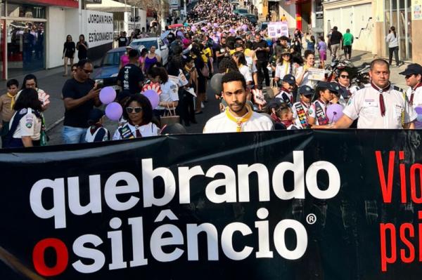 Caminhada mobiliza cajamarenses no combate à violência contra a mulher