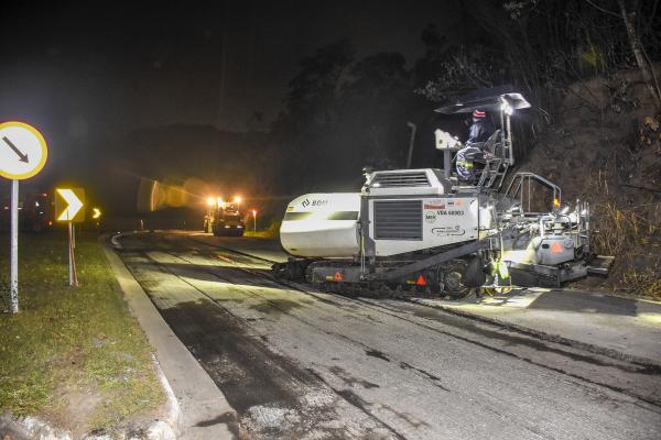 Prefeitura recupera trecho da estrada vicinal Prefeito Juvenal Ferreira dos Santos