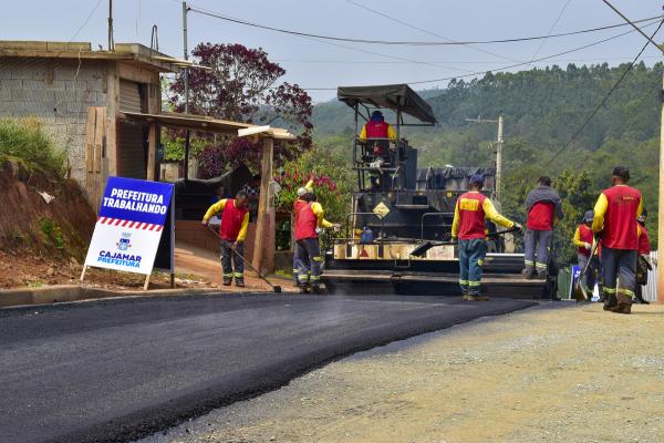 Cronograma de pavimentação segue no bairro rural do Lago Azul