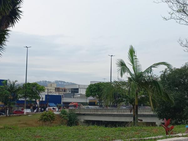 Cajamar amanhece com céu encoberto e chuva de baixa intensidade