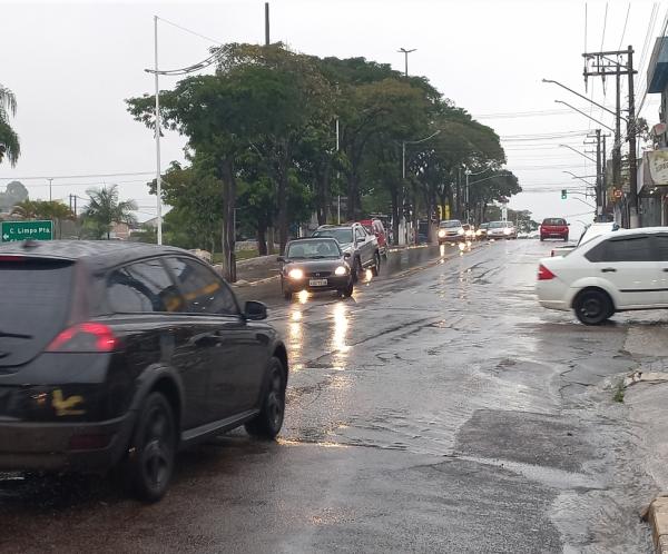 Cajamar tem tarde com muita nebulosidade, chuvas isoladas e temperaturas em declínio