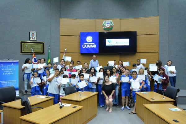 Alunos da EMEB Veneranda visitam Câmara Municipal