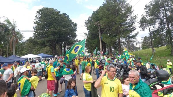 Pelo quinto dia, manifestantes fazem protesto em frente ao Quartel de Jundiaí