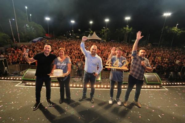 João Bosco & Vinícius reúne milhares de pessoas no aniversário de Parnaíba