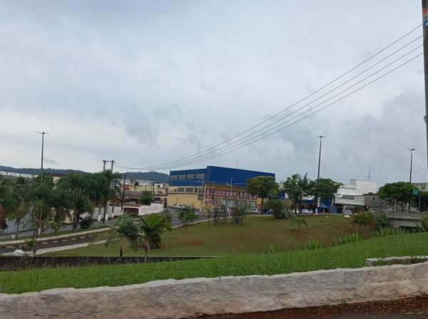 Manhã de céu nublado com previsão de chuva a partir da tarde em Cajamar