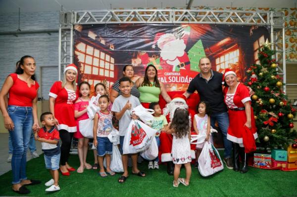 Marcos Tonho realiza entrega das sacolinhas da Campanha Natal Solidário