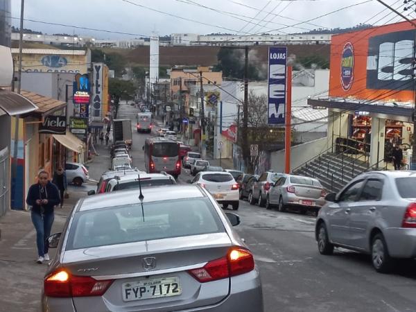 Chuva e tempo abafado: veja a previsão para o fim de semana