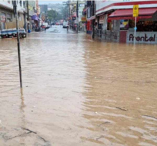 Chuvas causam alagamentos em Francisco Morato e Franco da Rocha