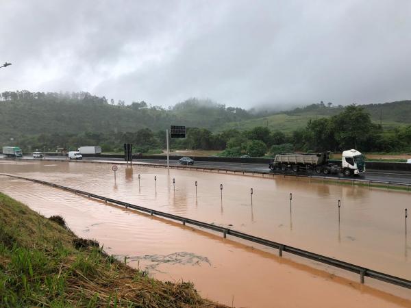 Prefeitura emite alerta para chuvas intensas em Cajamar