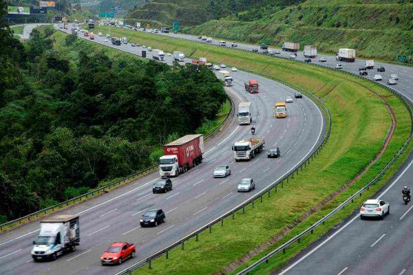 Rodovias Anhanguera-Bandeirantes devem ter fluxo de 456 mil veículos no feriado