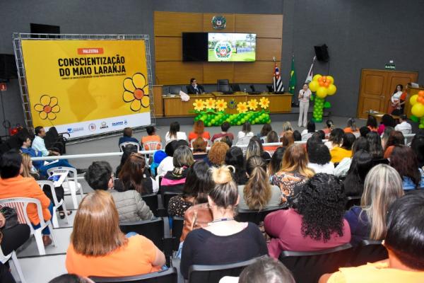 Cajamar realiza palestra de conscientização sobre o Maio Laranja