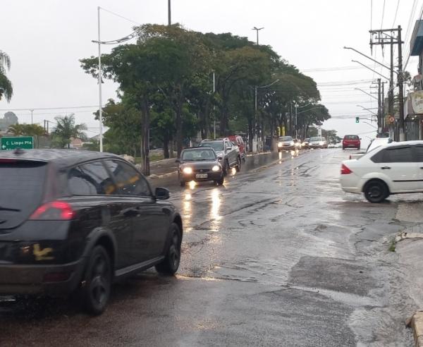 Semana começa com chuva e máxima de 18°C em Cajamar