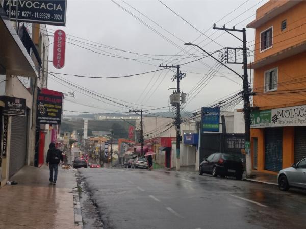 Quarta-feira (14) inicia com tempo fechado e chuva fraca em Cajamar