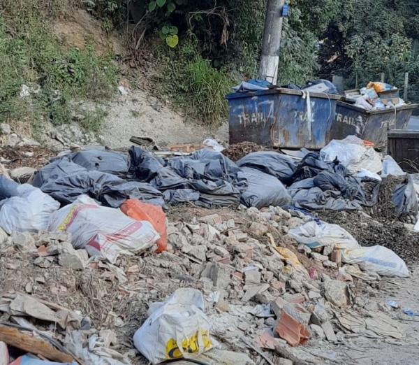 Área é transformada em lixão a céu aberto no bairro do Olaria em Cajamar