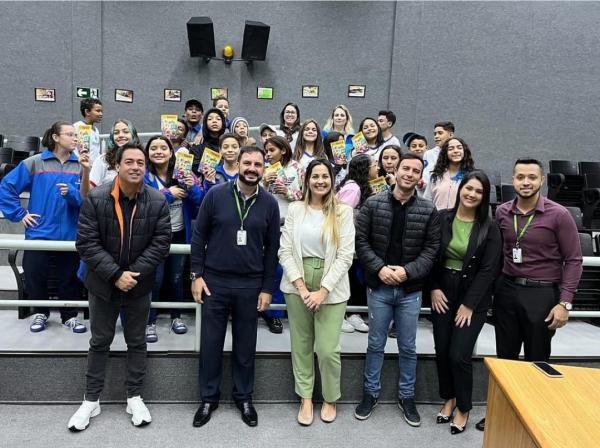 Palestra de Educação Financeira é oferecida pela Escola do Legislativo para alunos da rede municipal 