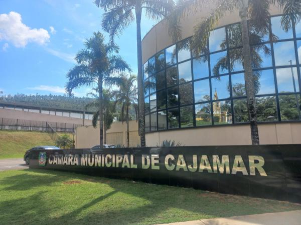 Câmara de Cajamar é ponto de coleta da Campanha do Agasalho do Fundo Social