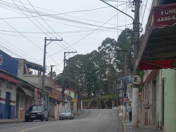 Manhã de segunda-feira (10) termina com céu nublado