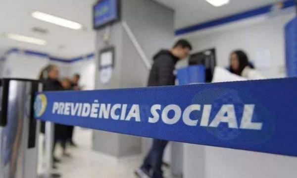 Governo vai antecipar metade do 13º aos aposentados e pensionistas do INSS