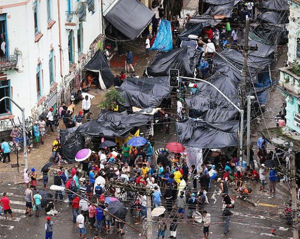 CRACOLÂNDIA É CERCADA COM MURO DE 40 METROS