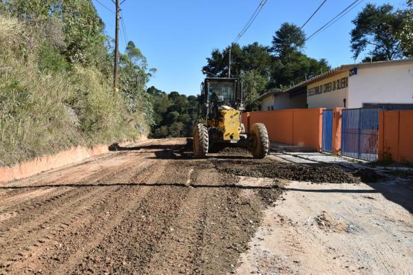 Ponunduva recebe trabalhos de nivelamento e cascalhamento