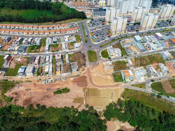 Obras de recomposição da cratera do Portal dos Ipês está em fase de finalização, afirma Prefeitura