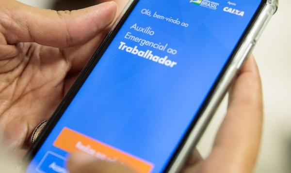 Caixa começa a pagar auxilio de R$ 600 para Bolsa Família e cadastrados via app e site