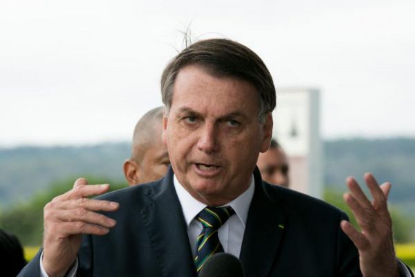 Bolsonaro culpa governadores e prefeitos por mortes pelo coronavírus