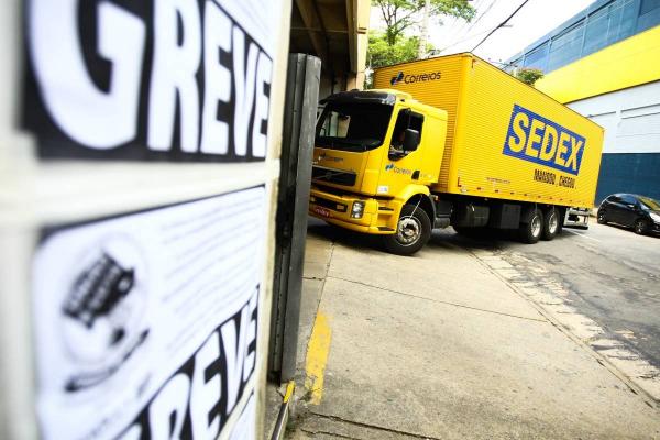 Funcionários dos Correios entram em greve a partir de hoje.